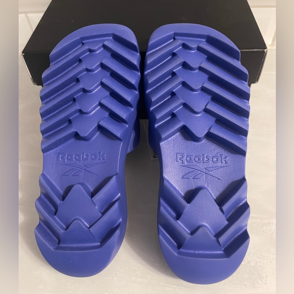 **NEW** Cardi B X Reebok Slide - Picture 4 of 4